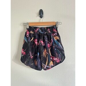 Lululemon Hotty Hot Low Rise Shorts Size 2 Floral Black Multi 4" Inseam X-11